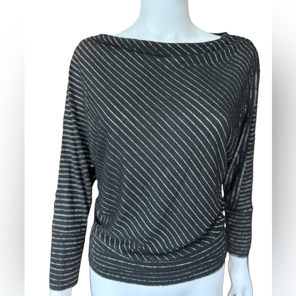 Jennifer Lopez Sweaters - JENNIFER LOPEZ Black & Gold Sweater   Sz Small   Preloved Good Condition